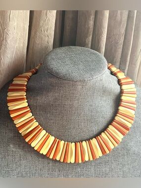 Avon 1988 Book Piece Sirocco Statement Necklace